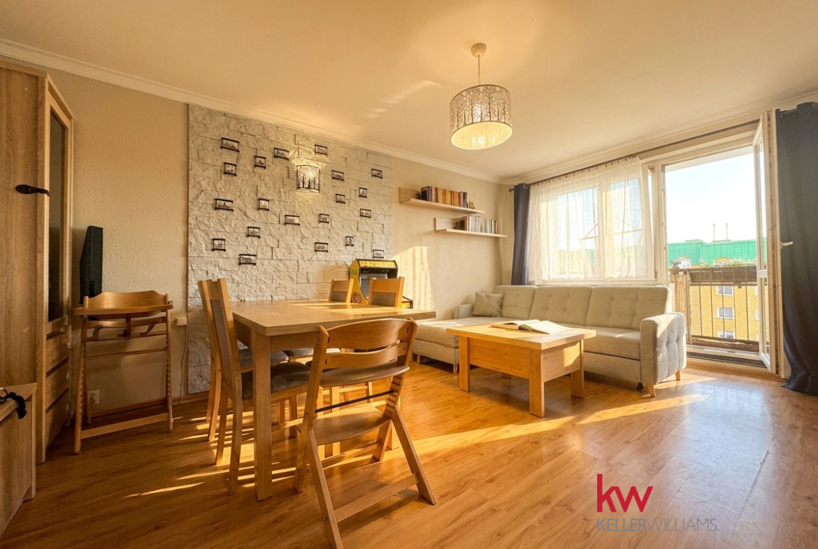 3 pokoje 60 m² z balkonem. Ogrzewanie i woda z mi