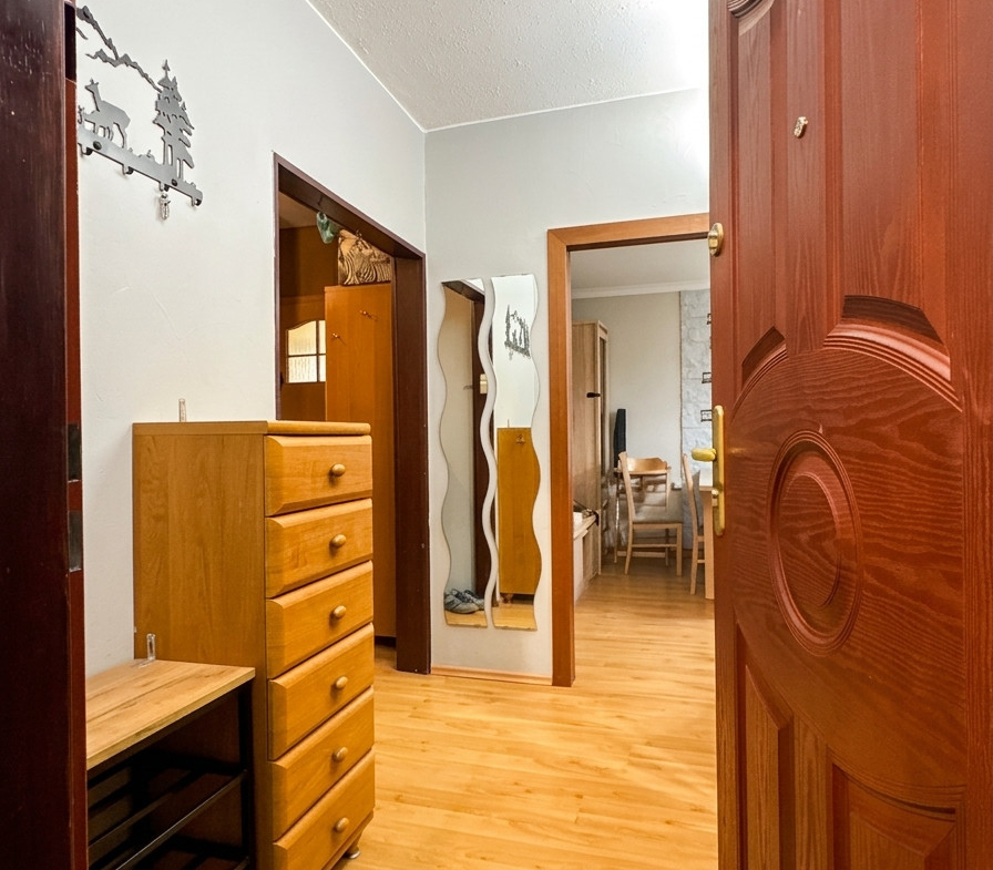 3 pokoje 60 m² z balkonem. Ogrzewanie i woda z mi