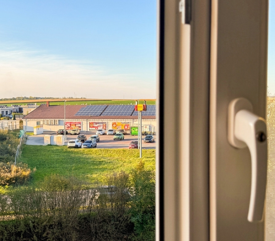 3 pokoje 60 m² z balkonem. Ogrzewanie i woda z mi