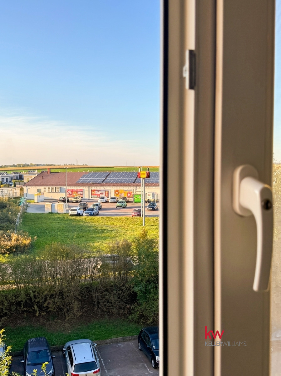 117213026 3 pokoje 60 m² z balkonem. Ogrzewanie i woda z mi
