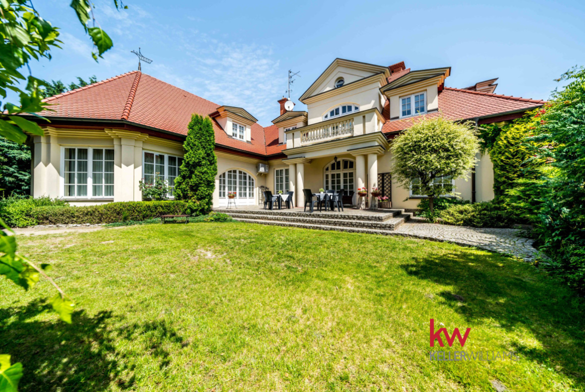 Pensjonat z restauracją na sprzedaż | 26 pokoi |